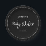 Moderne schwarze Babydusche Pappteller<br><div class="desc">Eine kühne und trendige Typografie für Ihr Party Schreibwaren,  einfach und elegant mit einem Schwarz-Weiß-Thema. Vollständig anpassbar: Sie können bei Bedarf die Farben des Schriftartes und des Hintergrunds ändern.</div>