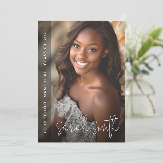 Moderne Schwarze Foto-Abschlussfeier Einladung (Stehend Vorderseite)