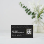 Moderne schwarze Gold-QR-Code-Luxus-Professionell Visitenkarte (Stehend Vorderseite)