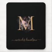 Moderne schwarze goldene Rosa Blumenmonogramm Mousepad (Vorne)