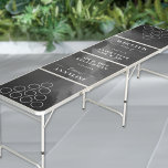 Moderne Schwarze Hochzeit Beer Pong Tisch<br><div class="desc">Der Tischtennistisch mit seinem eleganten, dunkelgrauen, fast schwarzen Hintergrund mit knusprigen weißen Schriftart verleiht Ihrer Hochzeitsfeier eine stilvolle Touch. Stolz zeigt es "Mr. & Mrs. [Nachname]", zusammen mit den Namen der Braut und des Bräutigams, sodass die Gäste "Team [Brautenname]" oder "Team [Groomname]" für ein lustiges und personalisiertes Spiel beitreten können....</div>