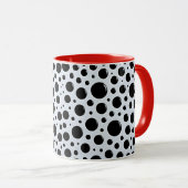 Moderne schwarze Kreispunkte Tasse (VorderseiteRechts)