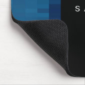 Moderne schwarze N blaue Pixel Mousepad (Ecke)