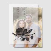 Moderne Schwarze Rose Minimalistische Hochzeit Pergament Einladungen (Versatz (Ehepaar))