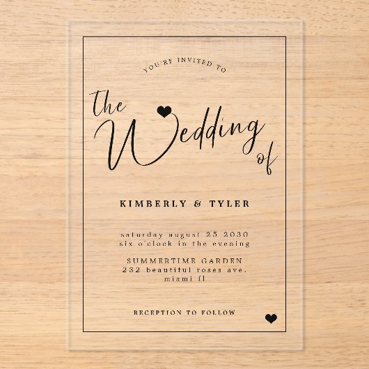 Moderne schwarze Typografie-Hochzeit Acryleinladungen (Vorderseite)