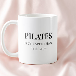 Moderne schwarze Typografie Lustige Pilates-Spruch Kaffeetasse