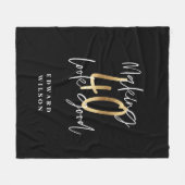 Moderne schwarze und goldene Typografie 40. Fleecedecke (Vorderseite (Horizontal))