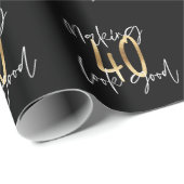 Moderne schwarze und goldene Typografie 40.  Geschenkpapier (Rolleneckpunkt)
