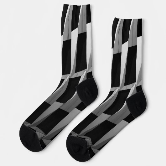 Moderne schwarze und graue Socken mit geometrische (Linkes Detail)