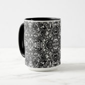 MODERNE, SCHWARZE UND WEISSE BAROCKE ORNAMENTAL TASSE (Vorderseite Links)