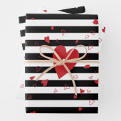 Moderne schwarze und weiße Streifen und rote Herze Geschenkpapier Set (Beispiel)