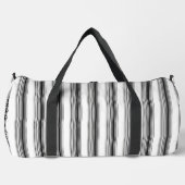Moderne schwarze weiße Streifen Duffle Bag (Vorderseite)