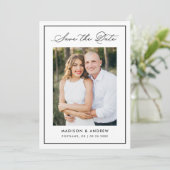 Moderne Schwarzrand-Schrift-Foto-Hochzeit Save The Date (Stehend Vorderseite)