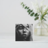 Moderne Schwarzweiß-Foto-Minimalfotografie Quadratische Visitenkarte (Stehend Vorderseite)