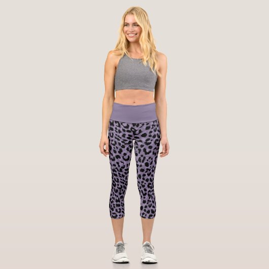 Moderne Schwarzweißdrucke mit Lila Leopard Capri Leggings (Vorderseite)