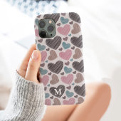 Moderne Scribble Hearts Monogram Custom iPhone Hülle
