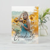Moderne Script 2 Foto Graduation Party Einladung (Stehend Vorderseite)