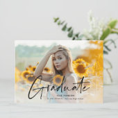 Moderne Script 2 Foto Graduation Party Einladung (Stehend Vorderseite)