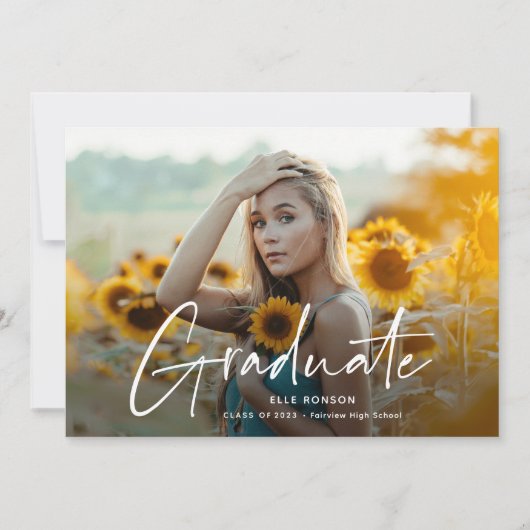 Moderne Script 2 Foto Graduation Party Einladung (Vorderseite)