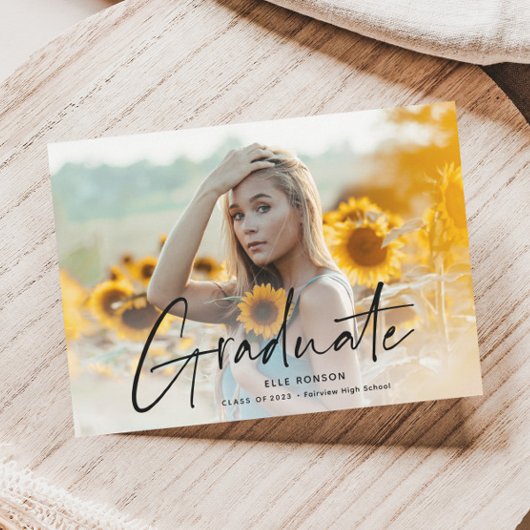 Moderne Script 2 Foto Graduation Party Einladungspostkarte