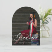 Moderne Script 2 Fotos Arch Graduation Party Einladung (Stehend Vorderseite)