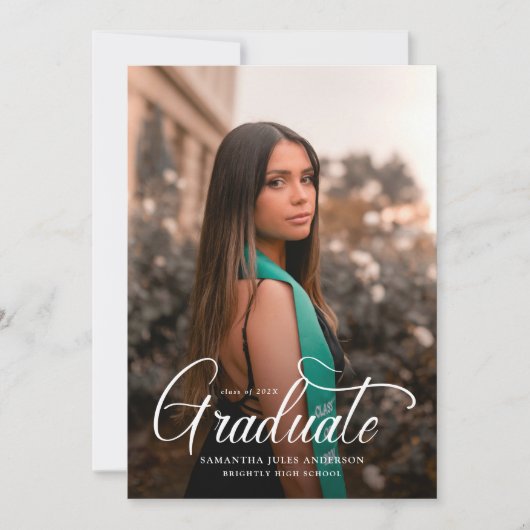 Moderne Script 2 Fotos Graduation Party Einladung (Vorderseite)