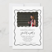 Moderne Script 2 Fotos Graduation Party Einladung (Rückseite)