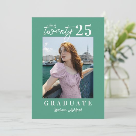 Moderne Script Aquamarin Foto Graduation Party Einladung (Stehend Vorderseite)
