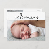 Moderne Script Baby Foto Geburtskarte Ankündigungspostkarte (Vorne/Hinten)