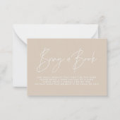 Moderne Script beige Babydusche bringt Buch Mitteilungskarte (Vorderseite)
