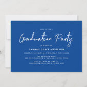 Moderne Script Blue Class of 2025 Graduation Party Einladung (Rückseite)