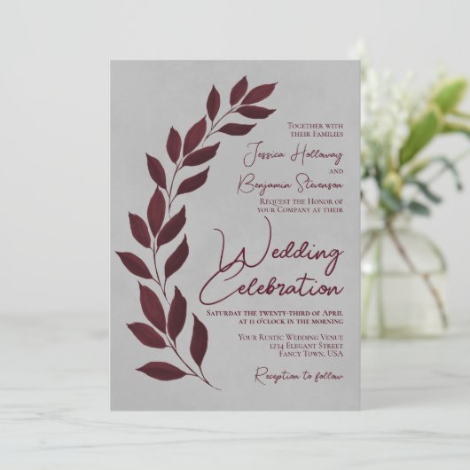 Moderne Script Burgundy Blätter auf der grauen Hoc Einladung (Stehend Vorderseite)