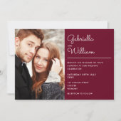 Moderne Script Burgundy Foto Wedding Einladung (Vorderseite)