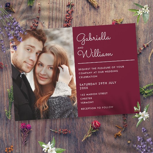Moderne Script Burgundy Foto Wedding Einladung