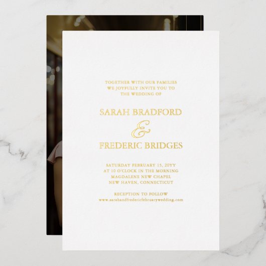 Moderne Script Calligraphy White Foto Wedding Folieneinladung (Vorderseite/Rückseite)