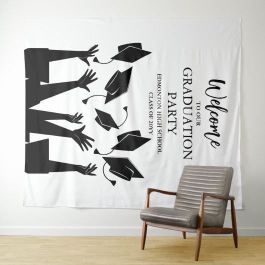 Moderne Script Cap Toss White Graduation Party Wandteppich (Beispiel (Horizontal))