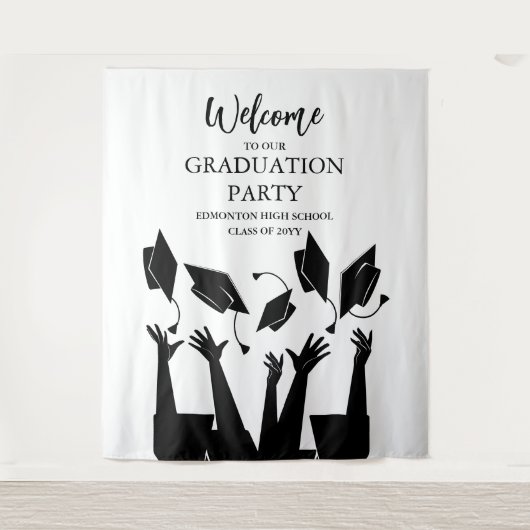 Moderne Script Cap Toss White Graduation Party Wandteppich (Vorderseite)