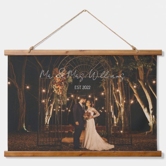 Moderne Script Custom Wedding Foto Wall Wandteppich Mit Holzrahmen (Vorne)
