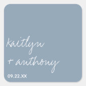 Moderne Script Dusty Blue Minimalistic Wedding Quadratischer Aufkleber (Vorderseite)