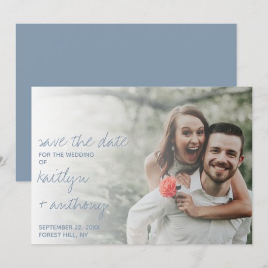 Moderne Script Dusty Blue Minimalistic Wedding Save The Date (Vorne/Hinten)