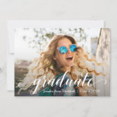 Moderne Script-Foto-Graduierungspartei Einladung (Vorderseite)