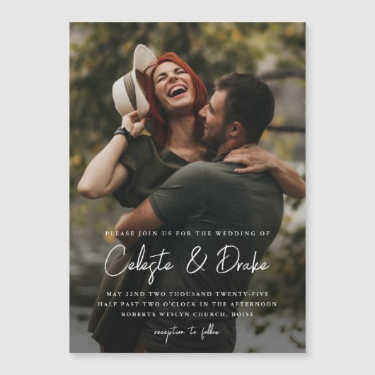 Moderne Script-Foto-Hochzeit Magneteinladung (Vorderseite)