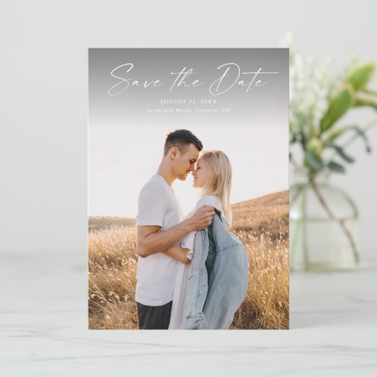 Moderne Script-Foto-Hochzeit Save The Date (Stehend Vorderseite)