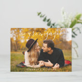 Moderne Script-Foto-Hochzeit Save The Date (Stehend Vorderseite)