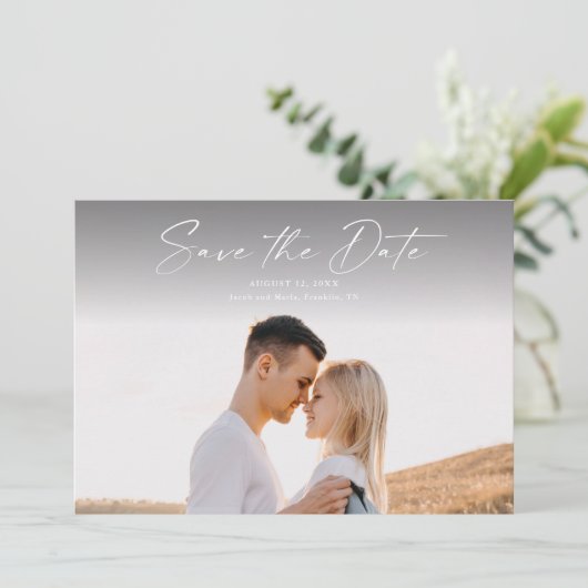 Moderne Script-Foto-Hochzeit Save The Date (Stehend Vorderseite)