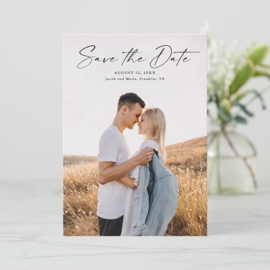 Moderne Script-Foto-Hochzeit Save The Date (Stehend Vorderseite)