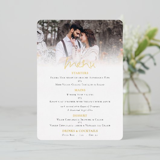 Moderne Script Foto Wedding Real Foil Menu Card Folieneinladung (Stehend vorne)