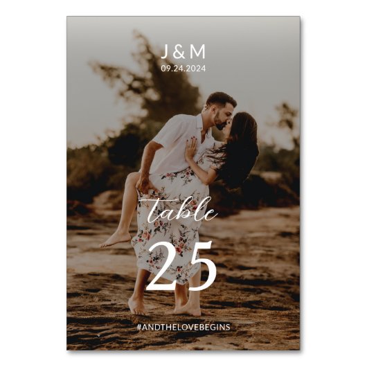 Moderne Script Full Foto Monogram Wedding Tischnummer (Vorderseite)