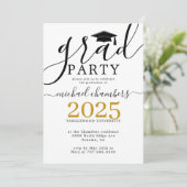 Moderne Script Gold Black Graduation Party Einladung (Stehend Vorderseite)