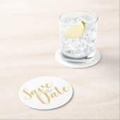Moderne Script Gold Hochzeit retten das Datum Runder Pappuntersetzer (Vor Ort)